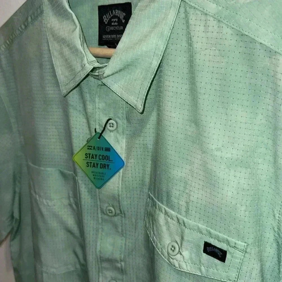 Billabong Surftrek Perf Short Sleeve Button Up - Sizes Small and Medium - Picture 3 of 5